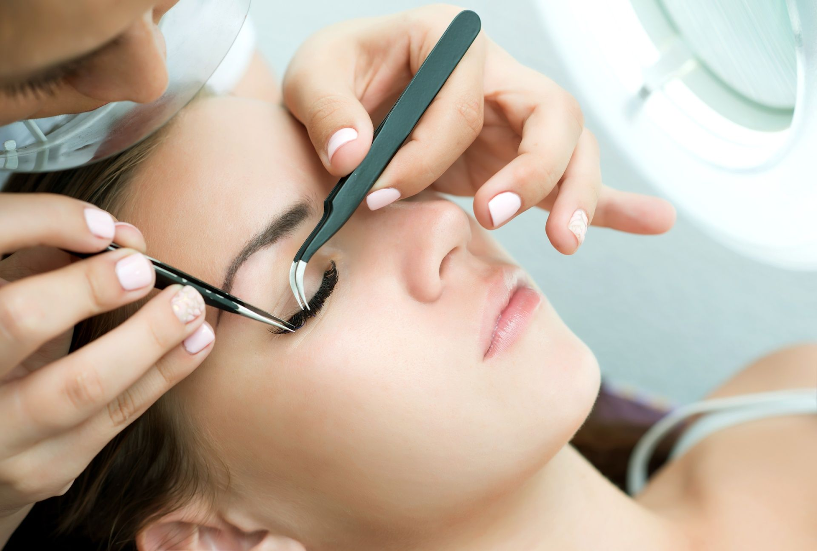 Step-by-step guide on removing eyelash glue without remover